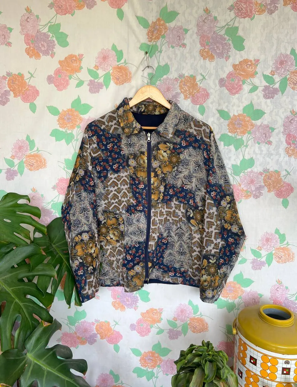 90's Printed Thin Bomber